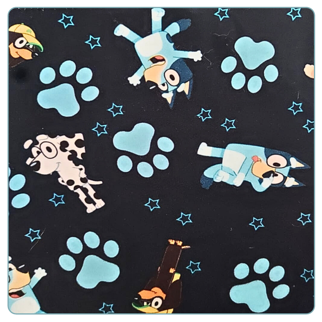 tela mimosuit azul oscura de perritos y patitas